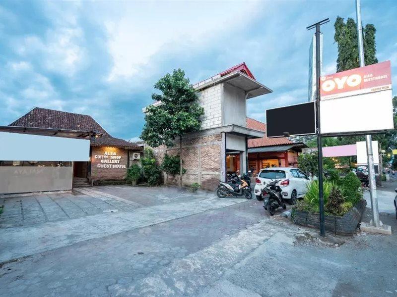 Oyo 2380 Alea Guesthouse Muntilan Kültér fotó