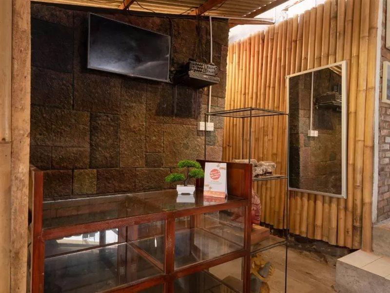 Oyo 2380 Alea Guesthouse Muntilan Kültér fotó