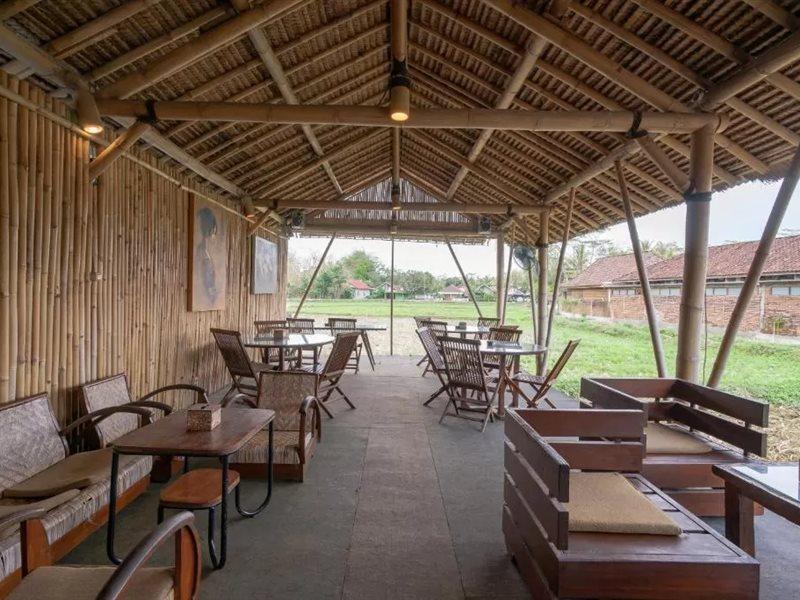 Oyo 2380 Alea Guesthouse Muntilan Kültér fotó