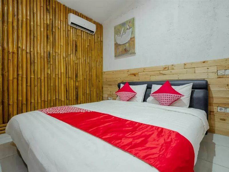 Oyo 2380 Alea Guesthouse Muntilan Kültér fotó