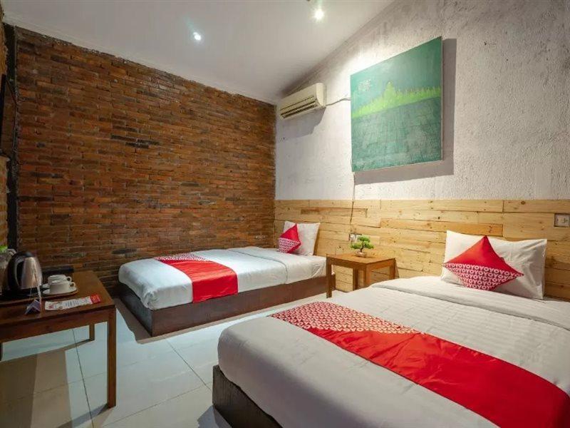 Oyo 2380 Alea Guesthouse Muntilan Kültér fotó