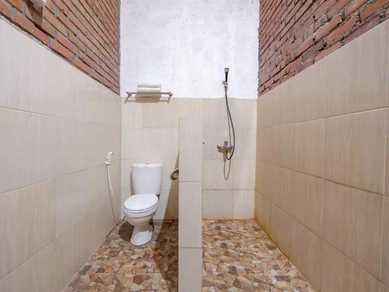 Oyo 2380 Alea Guesthouse Muntilan Kültér fotó