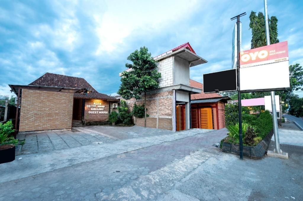 Oyo 2380 Alea Guesthouse Muntilan Kültér fotó
