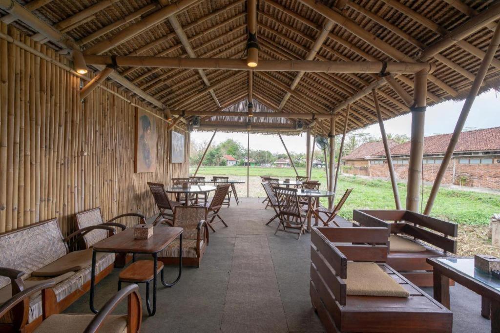 Oyo 2380 Alea Guesthouse Muntilan Kültér fotó