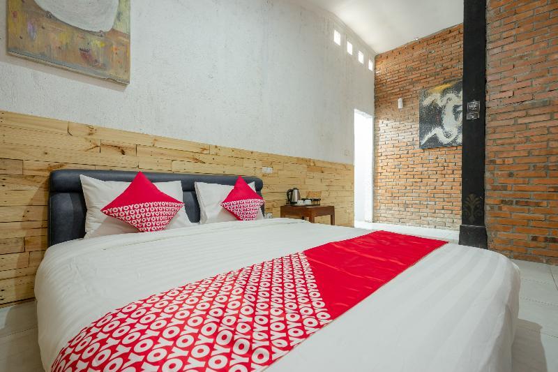Oyo 2380 Alea Guesthouse Muntilan Kültér fotó