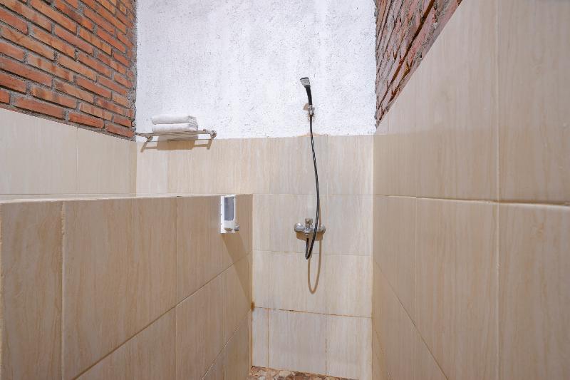 Oyo 2380 Alea Guesthouse Muntilan Kültér fotó