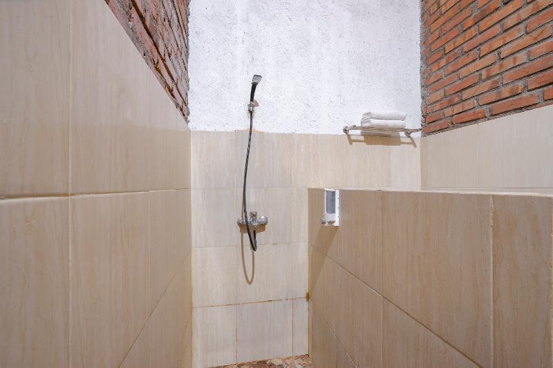 Oyo 2380 Alea Guesthouse Muntilan Kültér fotó