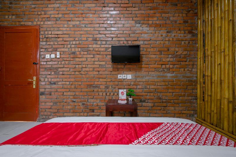 Oyo 2380 Alea Guesthouse Muntilan Kültér fotó