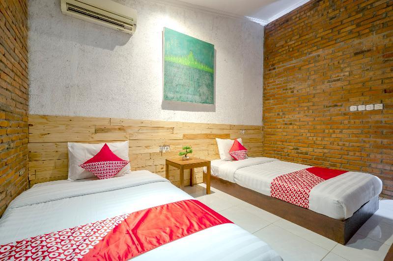 Oyo 2380 Alea Guesthouse Muntilan Kültér fotó