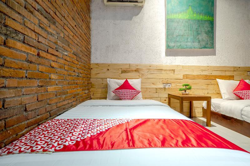 Oyo 2380 Alea Guesthouse Muntilan Kültér fotó